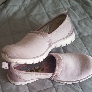 Size 5 women's Brand New Sketchers